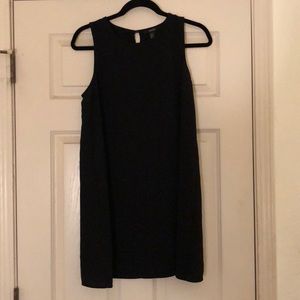 Black sleeveless dress